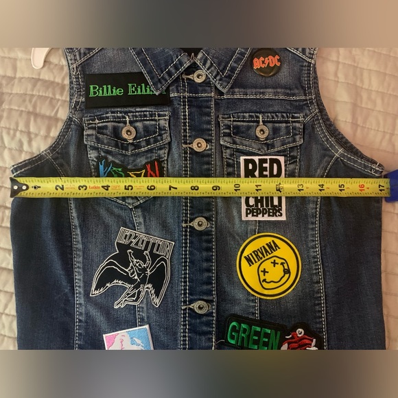 CUSTOMIZED DENIM VEST JACKET W/ THE ICONIC ROCK BANDS!! 18 PATCHES ON IT !! - Picture 12 of 12